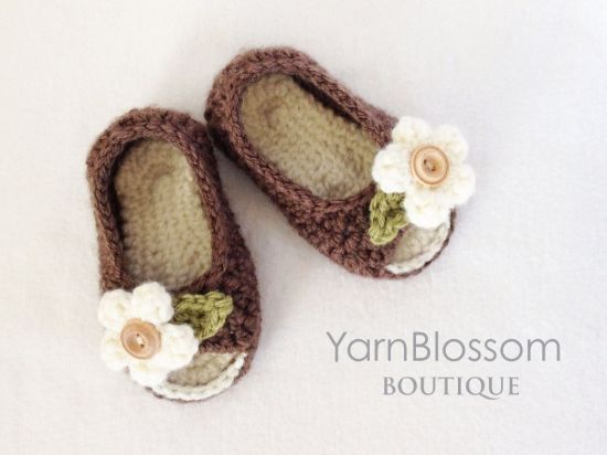Picture of CROCHET PATTERN - Peek-a-boo Baby Shoes - digital download, PDF, baby booties, crochet shoes, baby girl